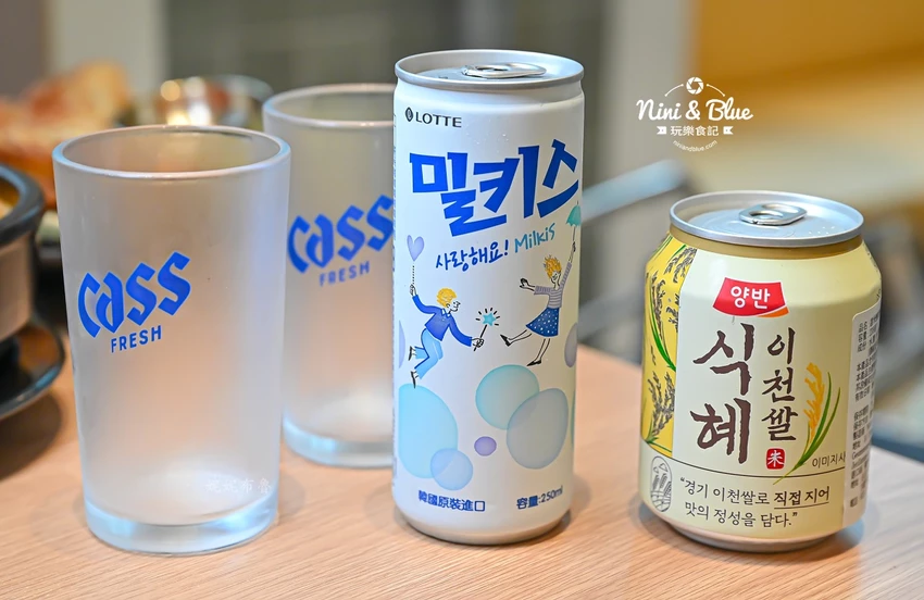 點馬鈴薯排骨火鍋可超值無限續加小菜、拉麵、年糕，也有平日商業午餐