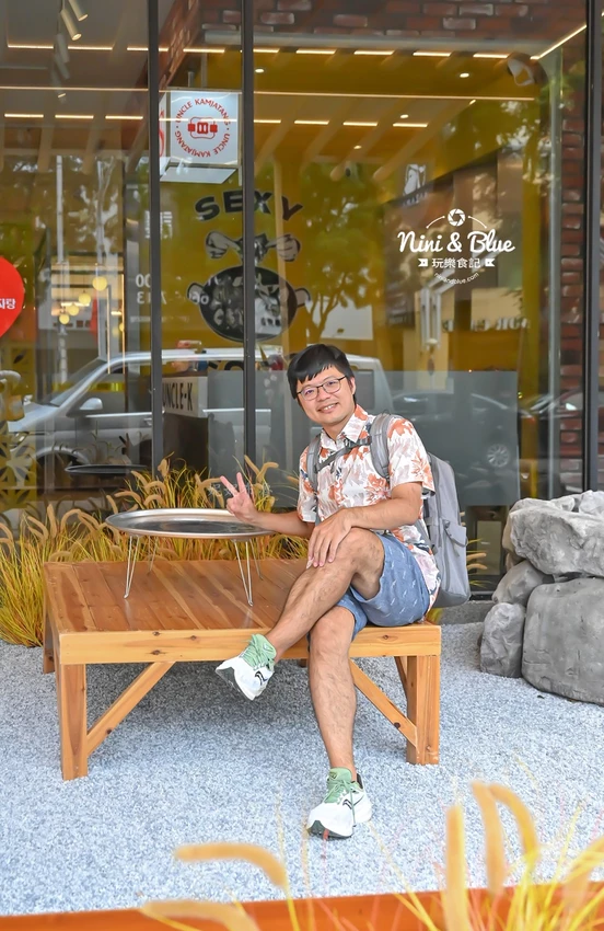 點馬鈴薯排骨火鍋可超值無限續加小菜、拉麵、年糕，也有平日商業午餐