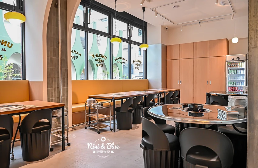 點馬鈴薯排骨火鍋可超值無限續加小菜、拉麵、年糕，也有平日商業午餐