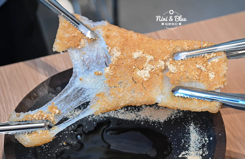 點馬鈴薯排骨火鍋可超值無限續加小菜、拉麵、年糕，也有平日商業午餐