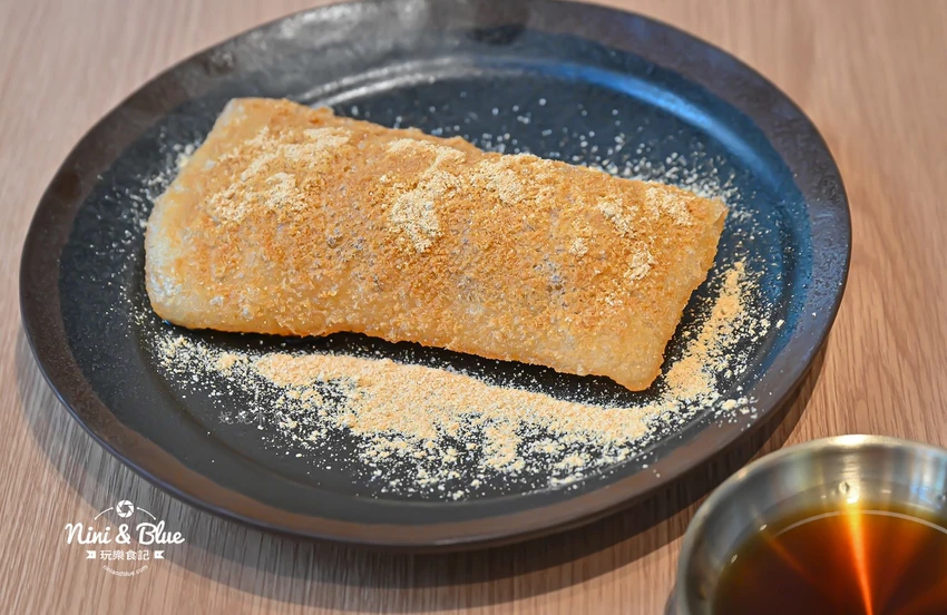 點馬鈴薯排骨火鍋可超值無限續加小菜、拉麵、年糕，也有平日商業午餐