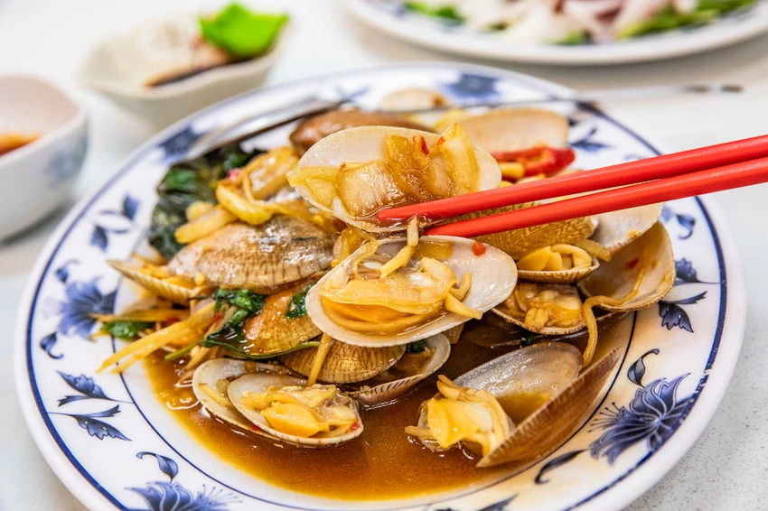 三葉活海鮮｜公開透明不偷斤減兩，料理全程通通看得到，在地經營傳承三代五十年活海鮮