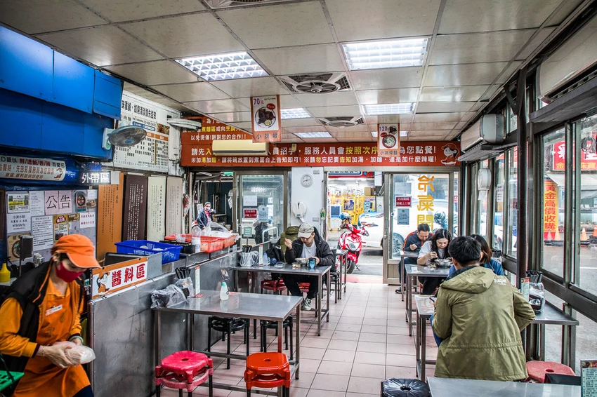 永川牛肉麵｜24小時營業，重口味牛肉麵的經典！免費加湯加麵老牌川味牛肉麵