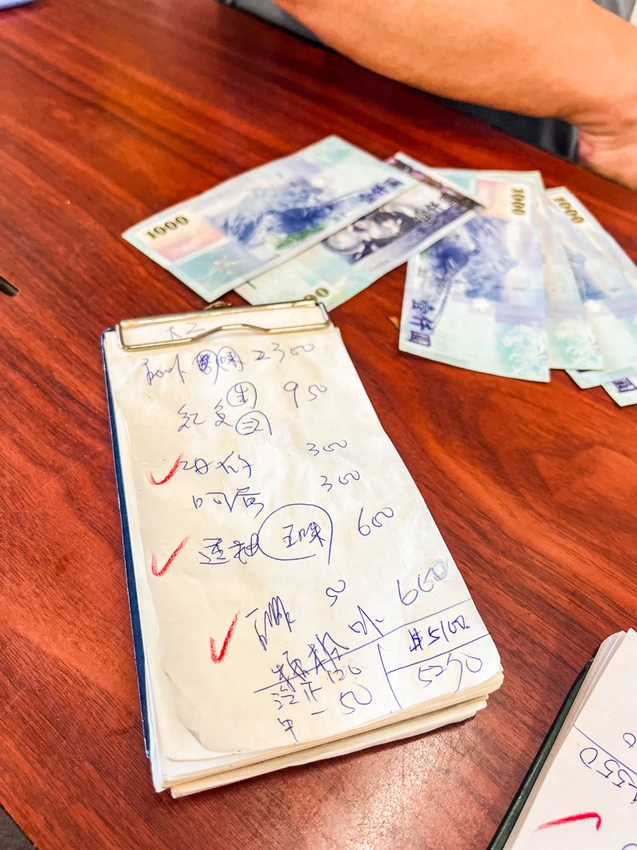 三葉活海鮮｜公開透明不偷斤減兩，料理全程通通看得到，在地經營傳承三代五十年活海鮮