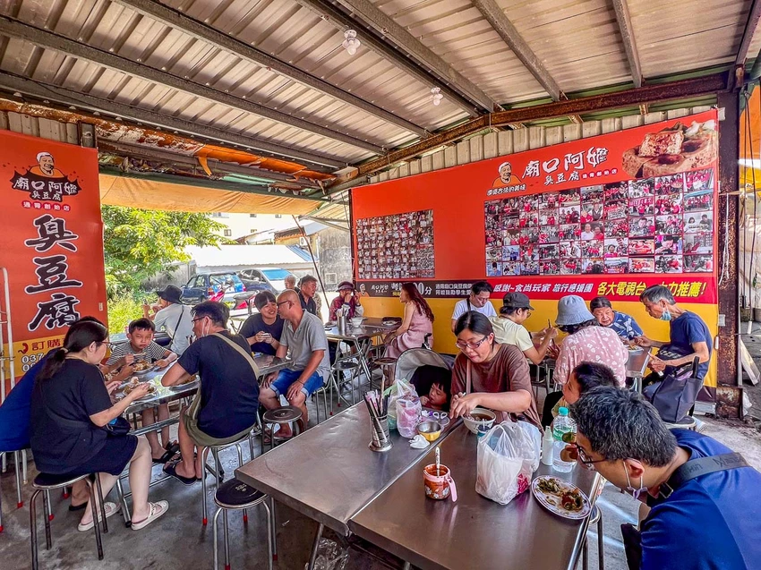 廟口阿嬷臭豆腐｜在地人大推薦阿嬤級的酥炸臭豆腐，外酥內嫩還很多汁，超過五十年歷史真實力