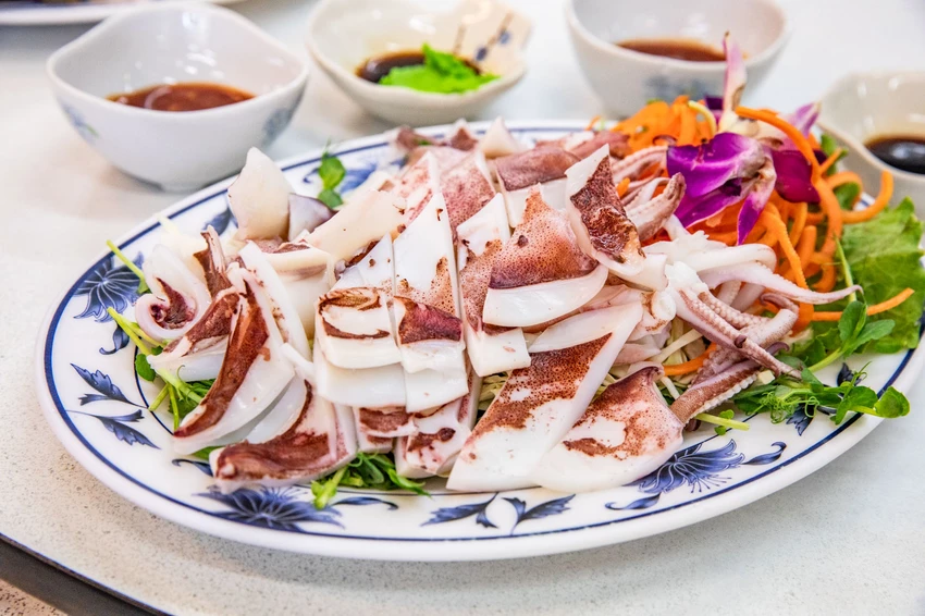 三葉活海鮮｜公開透明不偷斤減兩，料理全程通通看得到，在地經營傳承三代五十年活海鮮