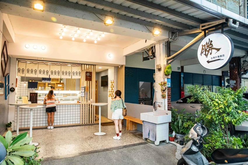 花蓮隱藏版美食！勝一生魚片兩倍厚切生魚片，內行人都推高CP值美食。