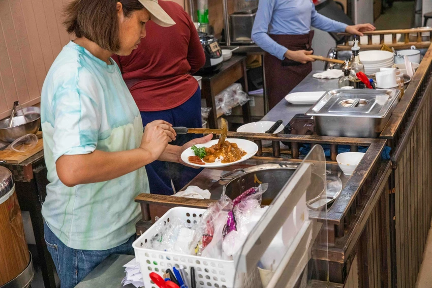 Sae Phun 潘氏店｜看似不起眼竟是米其林連七年推薦小吃，傳承80年歷史老城燉雞飯