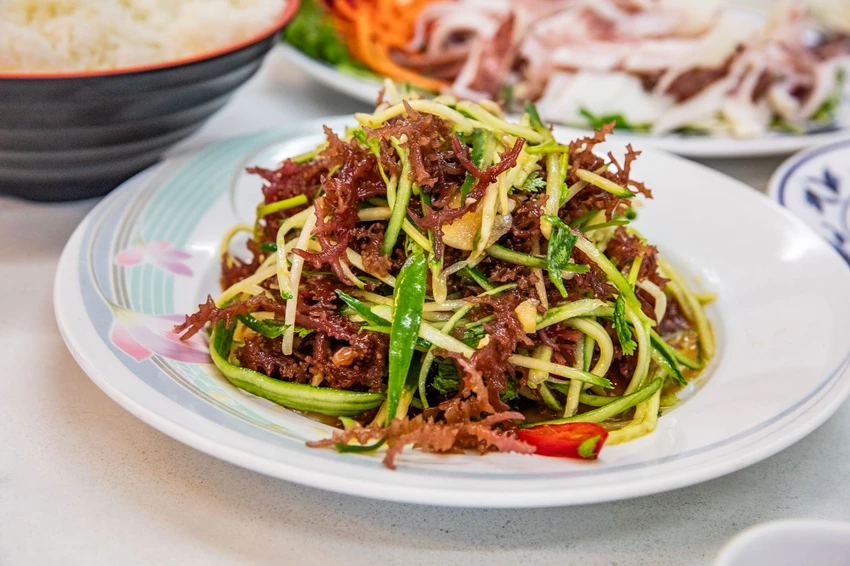 三葉活海鮮｜公開透明不偷斤減兩，料理全程通通看得到，在地經營傳承三代五十年活海鮮