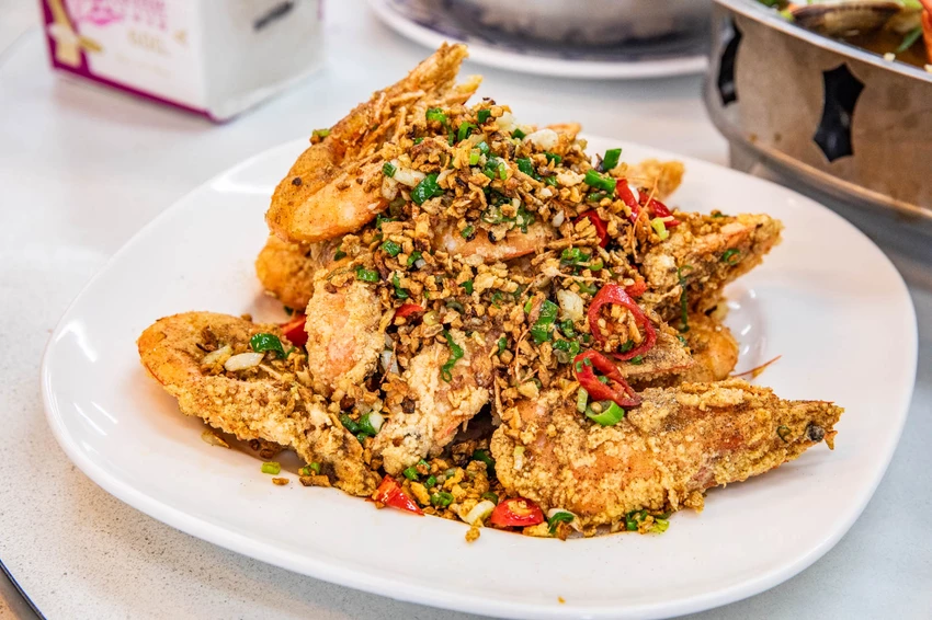 三葉活海鮮｜公開透明不偷斤減兩，料理全程通通看得到，在地經營傳承三代五十年活海鮮