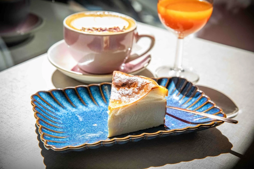 台北東區早午餐！忠孝敦化站At.First早寓More平日也客滿，大份量早午餐盤無雷。