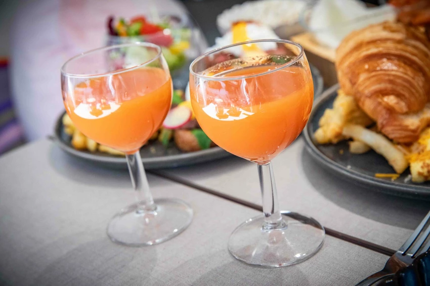 台北東區早午餐！忠孝敦化站At.First早寓More平日也客滿，大份量早午餐盤無雷。