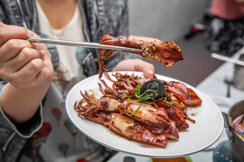 市場最低價萬里三點蟹一隻150元!花義思廚坊自家漁船直送,金山萬里必吃活海鮮。