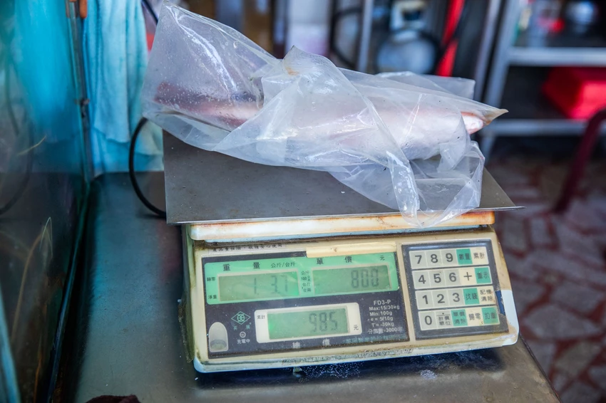 三葉活海鮮｜公開透明不偷斤減兩，料理全程通通看得到，在地經營傳承三代五十年活海鮮