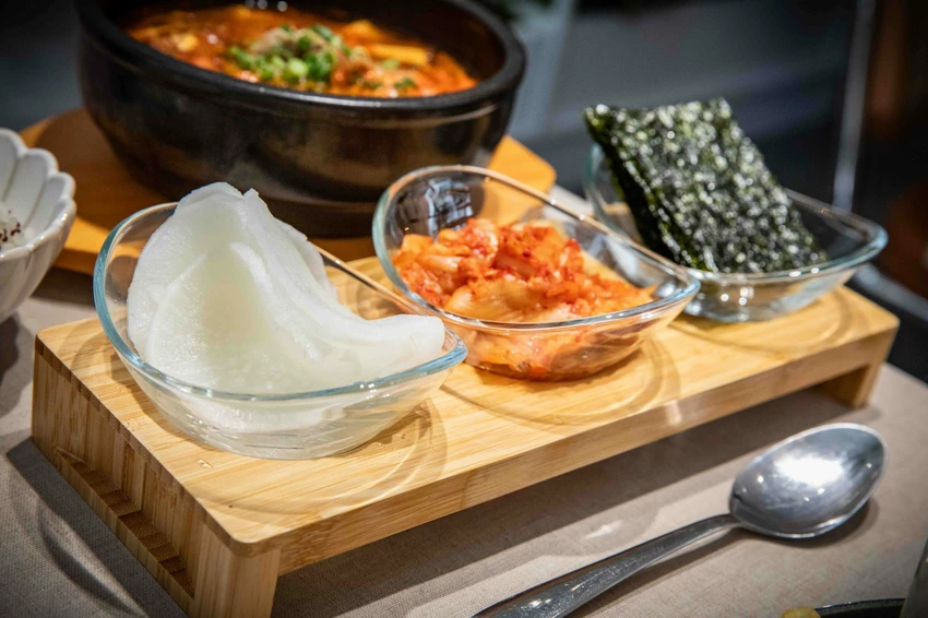 台北東區早午餐！忠孝敦化站At.First早寓More平日也客滿，大份量早午餐盤無雷。