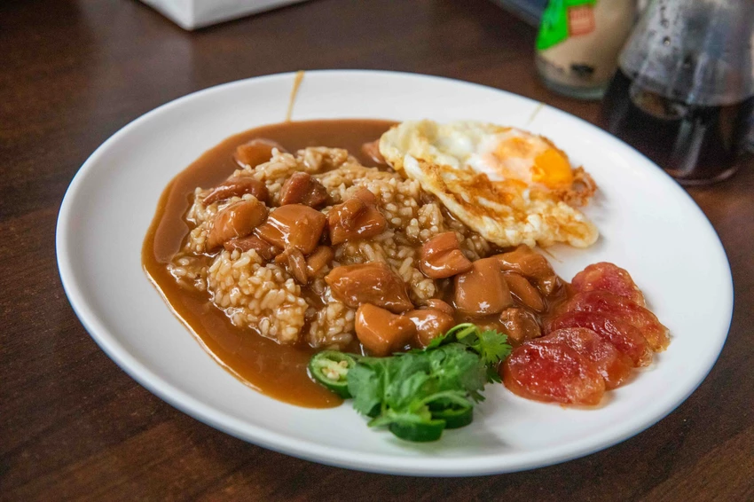 Sae Phun 潘氏店｜看似不起眼竟是米其林連七年推薦小吃，傳承80年歷史老城燉雞飯