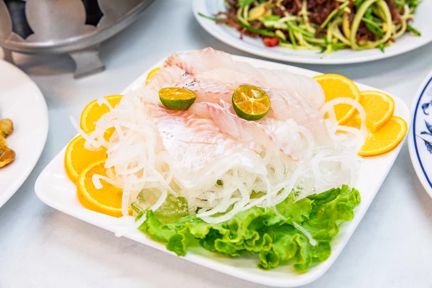 三葉活海鮮｜公開透明不偷斤減兩，料理全程通通看得到，在地經營傳承三代五十年活海鮮