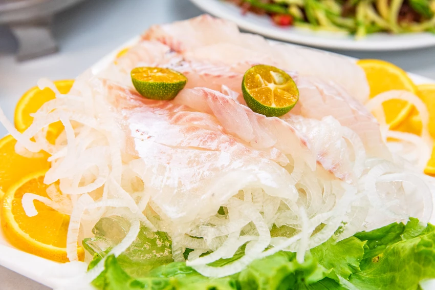 三葉活海鮮｜公開透明不偷斤減兩，料理全程通通看得到，在地經營傳承三代五十年活海鮮