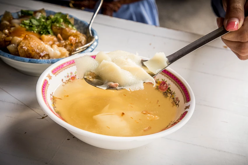 彰化二林菜市場隱藏版!肉圓壽內餡爆多,搭配甘甜竹筍湯只要20元。!