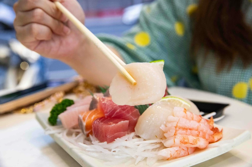 花蓮隱藏版美食！勝一生魚片兩倍厚切生魚片，內行人都推高CP值美食。