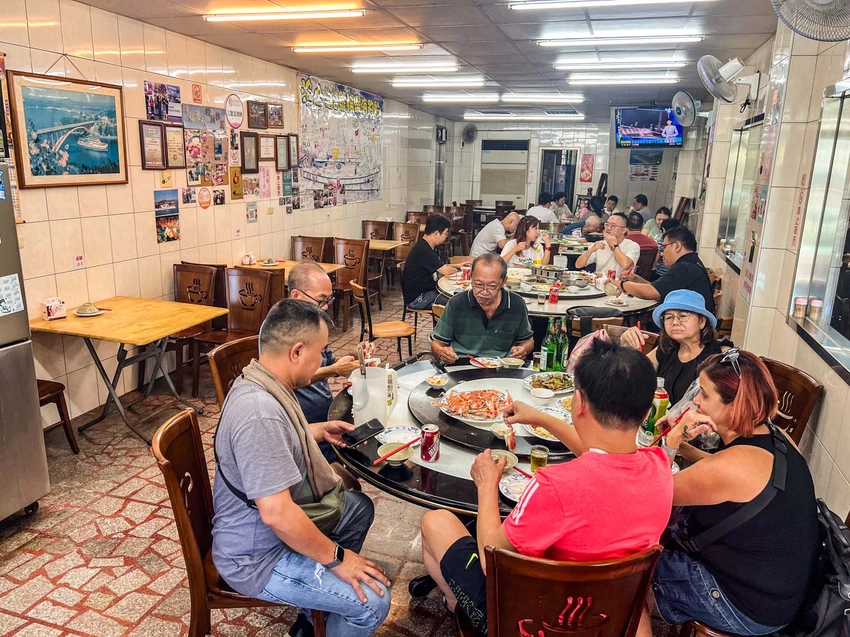 三葉活海鮮｜公開透明不偷斤減兩，料理全程通通看得到，在地經營傳承三代五十年活海鮮