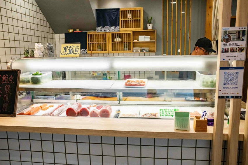 花蓮隱藏版美食！勝一生魚片兩倍厚切生魚片，內行人都推高CP值美食。