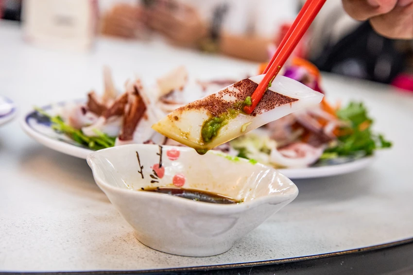 三葉活海鮮｜公開透明不偷斤減兩，料理全程通通看得到，在地經營傳承三代五十年活海鮮