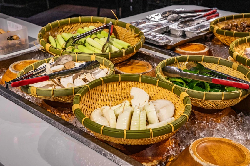 桃園燒肉吃到飽王者！大漠紅奢華升級，夢幻厚切牛舌無限續點。