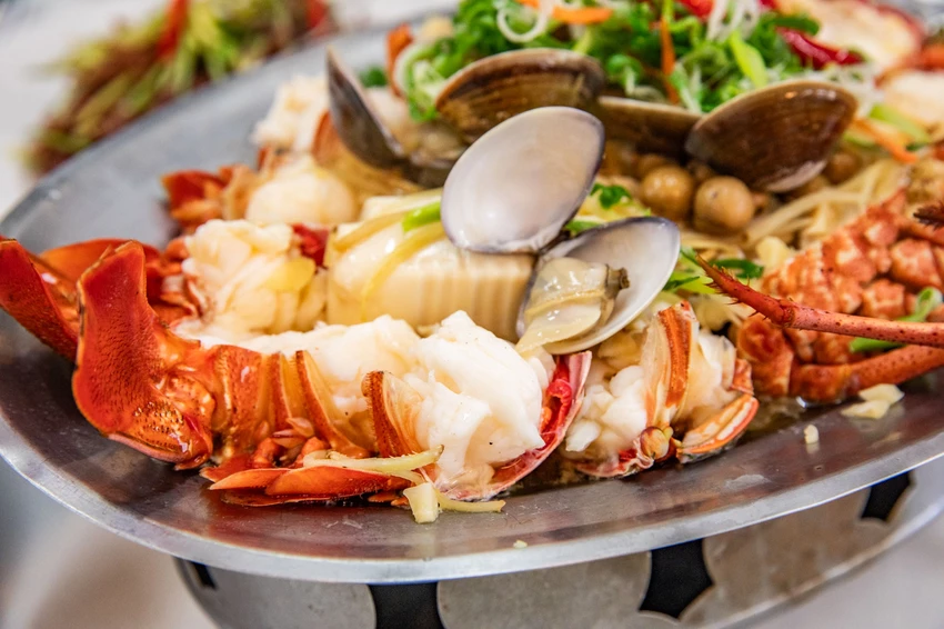 三葉活海鮮｜公開透明不偷斤減兩，料理全程通通看得到，在地經營傳承三代五十年活海鮮