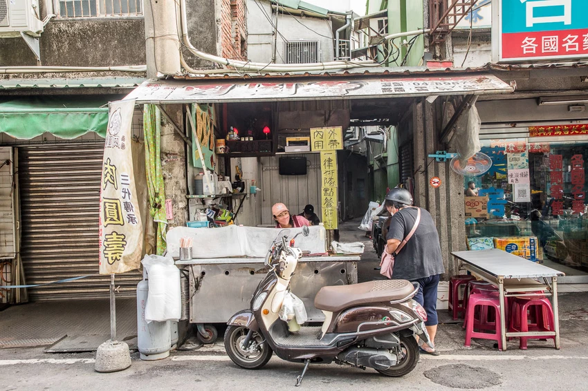 彰化二林菜市場隱藏版!肉圓壽內餡爆多,搭配甘甜竹筍湯只要20元。!