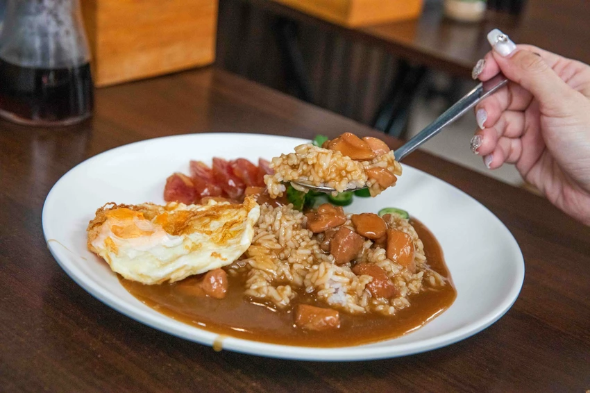 Sae Phun 潘氏店｜看似不起眼竟是米其林連七年推薦小吃，傳承80年歷史老城燉雞飯