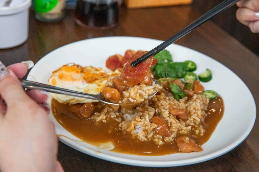 Sae Phun 潘氏店｜看似不起眼竟是米其林連七年推薦小吃，傳承80年歷史老城燉雞飯