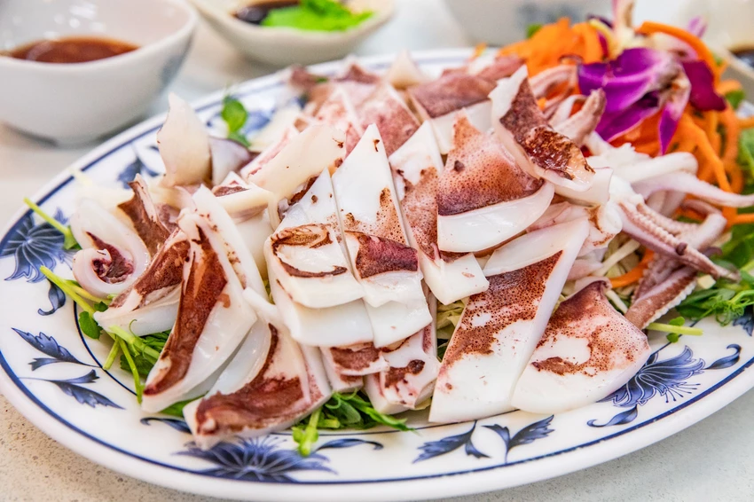 三葉活海鮮｜公開透明不偷斤減兩，料理全程通通看得到，在地經營傳承三代五十年活海鮮