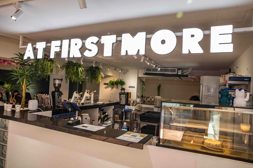 台北東區早午餐！忠孝敦化站At.First早寓More平日也客滿，大份量早午餐盤無雷。
