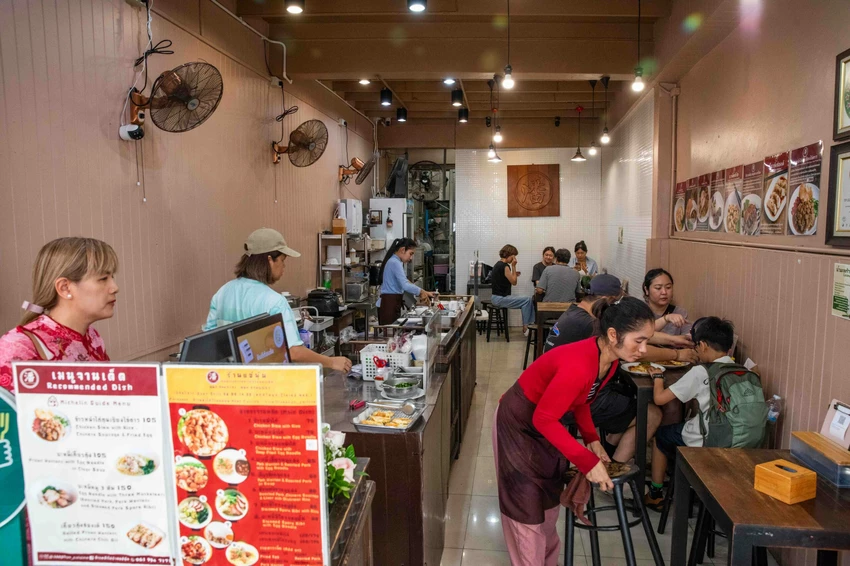 Sae Phun 潘氏店｜看似不起眼竟是米其林連七年推薦小吃，傳承80年歷史老城燉雞飯