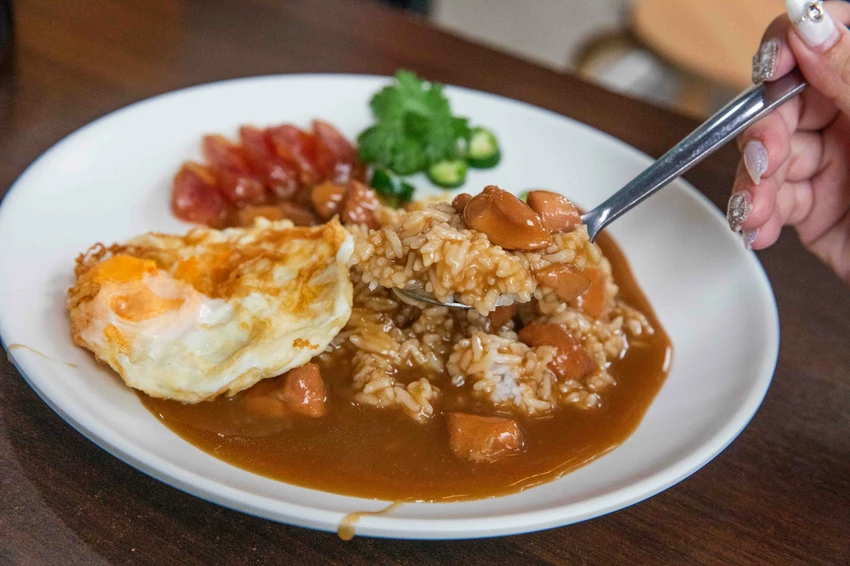 Sae Phun 潘氏店｜看似不起眼竟是米其林連七年推薦小吃，傳承80年歷史老城燉雞飯