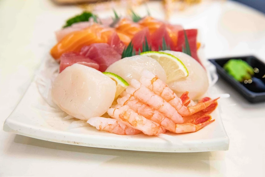 花蓮隱藏版美食！勝一生魚片兩倍厚切生魚片，內行人都推高CP值美食。