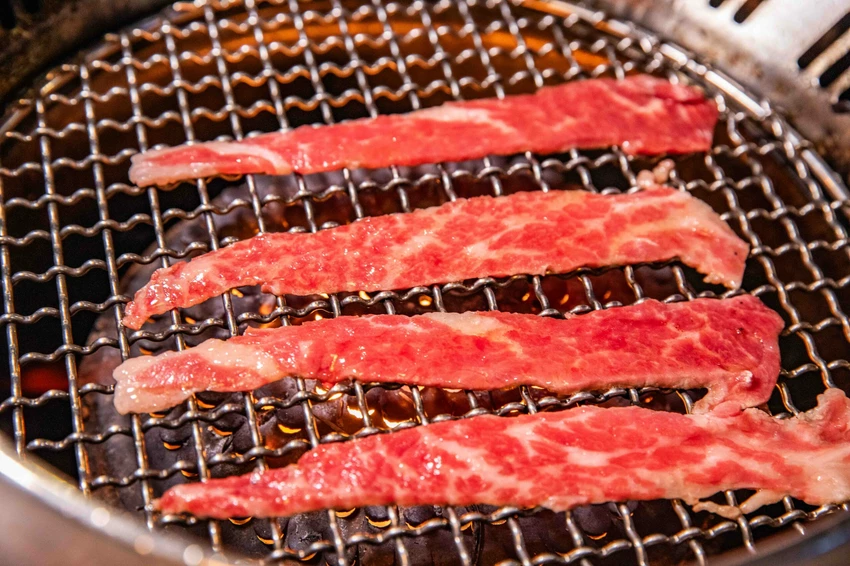 桃園燒肉吃到飽王者！大漠紅奢華升級，夢幻厚切牛舌無限續點。