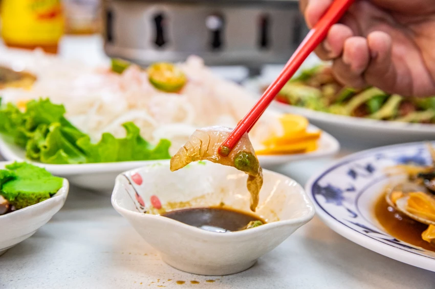 三葉活海鮮｜公開透明不偷斤減兩，料理全程通通看得到，在地經營傳承三代五十年活海鮮