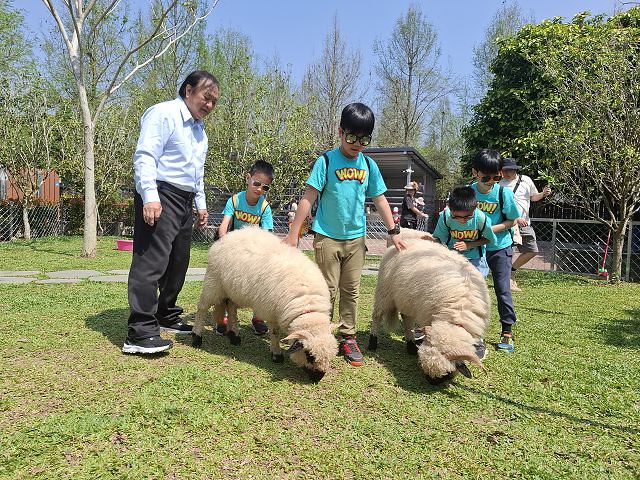 南投親子景點推薦!水與松萌萌園零距離與水豚互動,週末就來這放電。