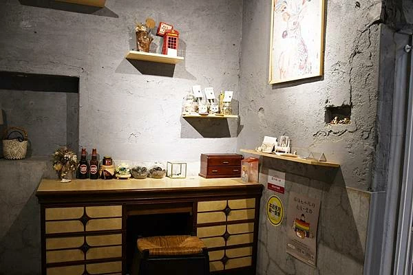 高雄新興區巷弄美食！逍遙園旁老屋改造魚&吉咖啡廳，清爽不膩口的特調拌麵。