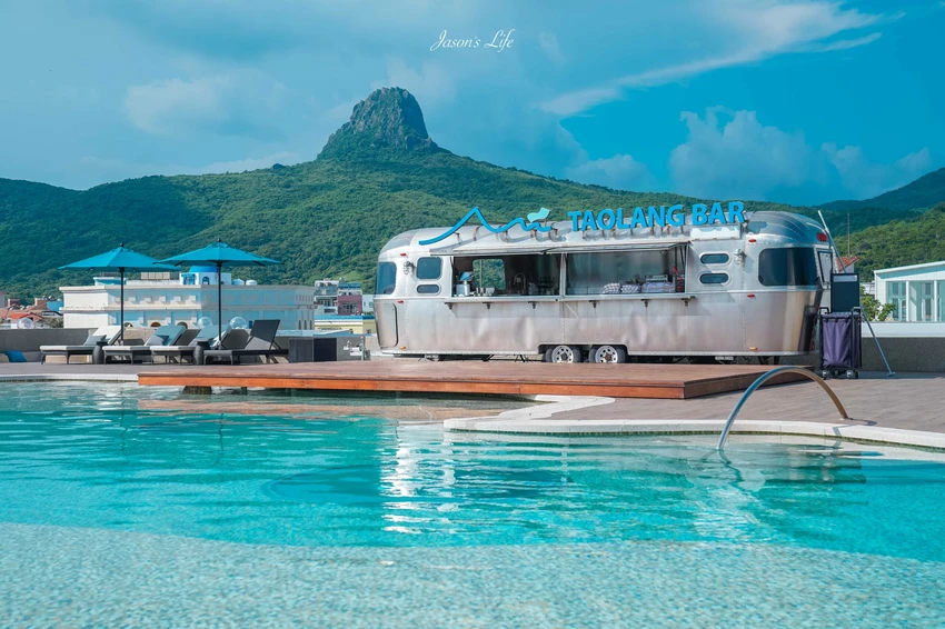 墾丁海景飯店新開幕!Hotel dùa Kenting360度空中泳池、海景房、餐廳全開箱。