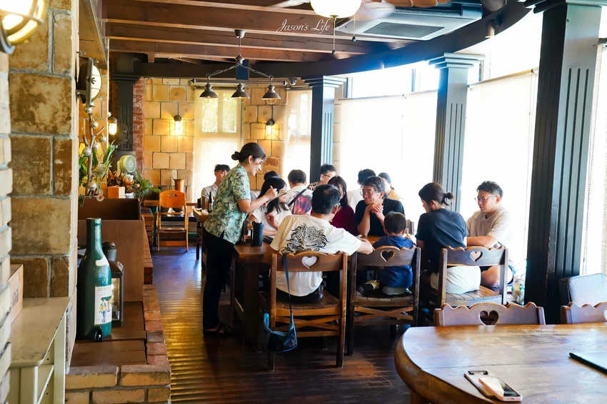 沖繩牛排必吃！潛水員牛排Flipper只賣3.5小時，厚切菲力軟嫩多汁到讓人落淚。