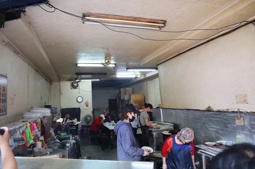 龍山寺站 | 西園橋下燒餅油條 70多年的萬華燒餅