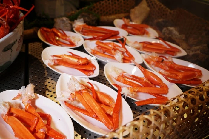 松山站 | 饒河夜市 蔥海手工蔥油餅 有如蔥花地毯的蔥爆牛肉捲餅 必加辣椒