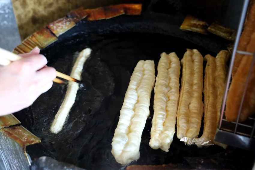 龍山寺站 | 西園橋下燒餅油條 70多年的萬華燒餅