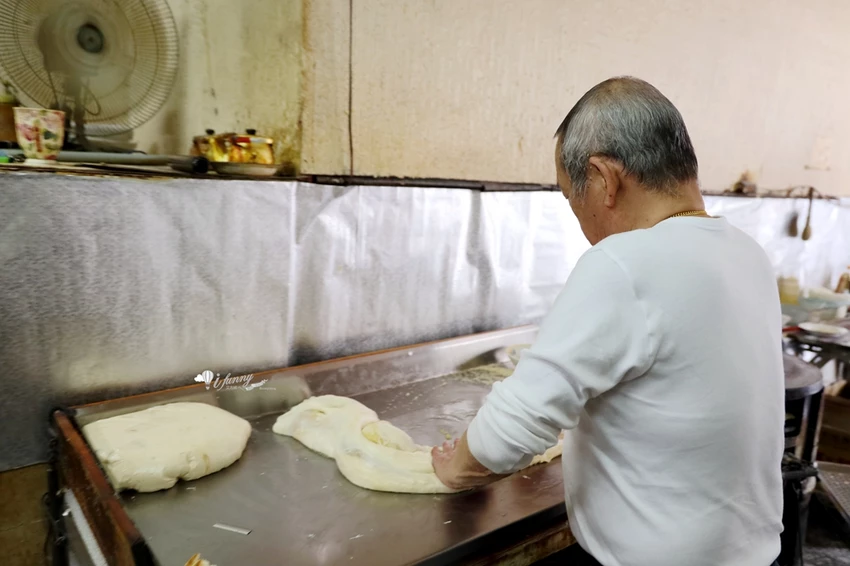 龍山寺站 | 西園橋下燒餅油條 70多年的萬華燒餅