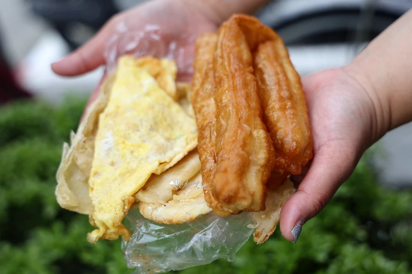 龍山寺站 | 西園橋下燒餅油條 70多年的萬華燒餅