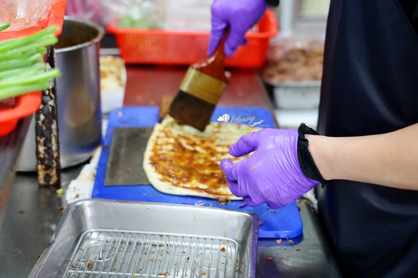 松山站 | 饒河夜市 蔥海手工蔥油餅 有如蔥花地毯的蔥爆牛肉捲餅 必加辣椒