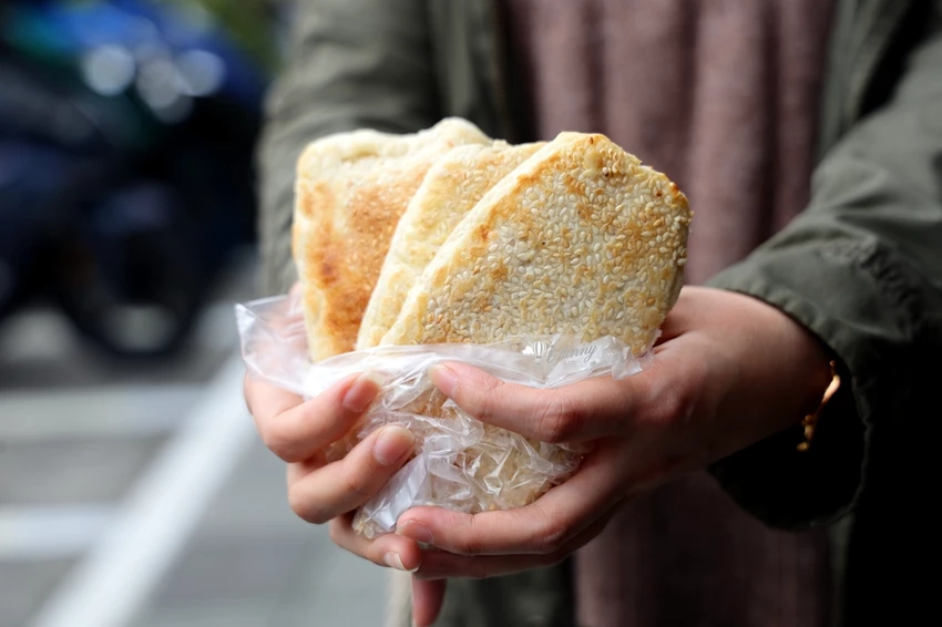 龍山寺站 | 西園橋下燒餅油條 70多年的萬華燒餅